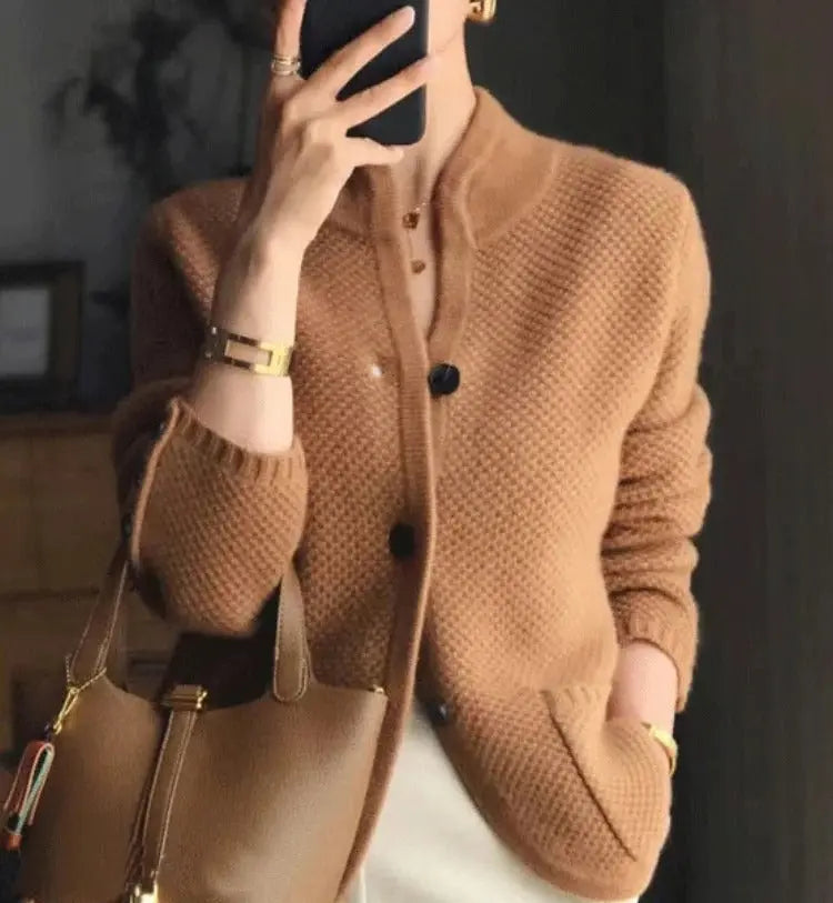 Riley - Comfortable Soft Vest Mani and Rosi